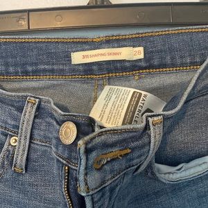 Levi women’s jeans 311 shaping skinny size 28